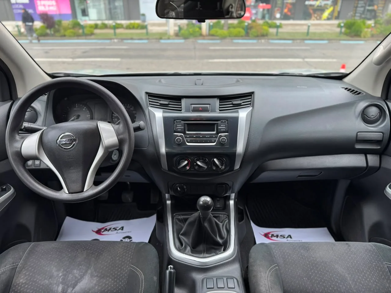 Nissan Np300 — foto 10 de 15