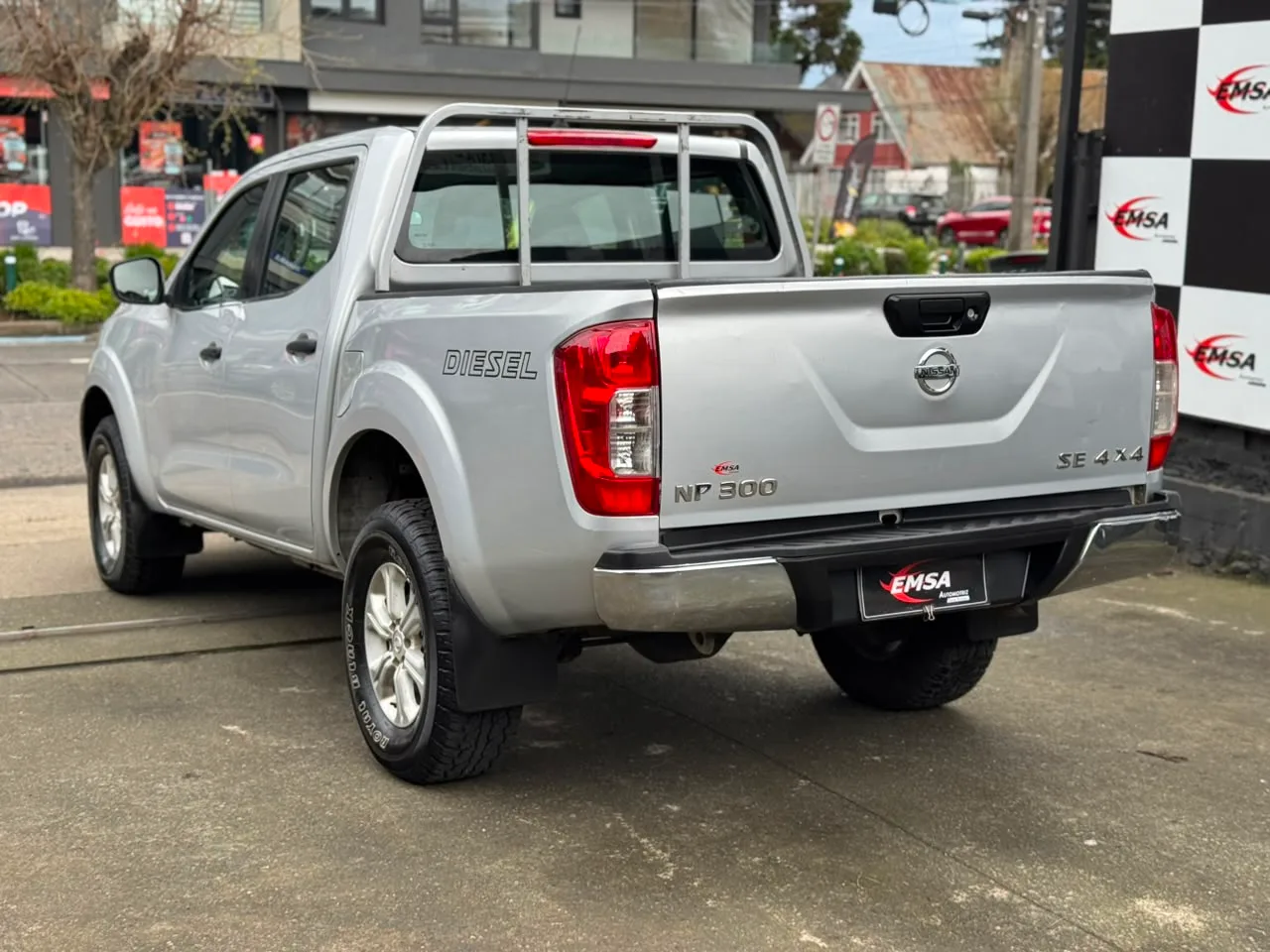 Nissan Np300 — foto 8 de 15