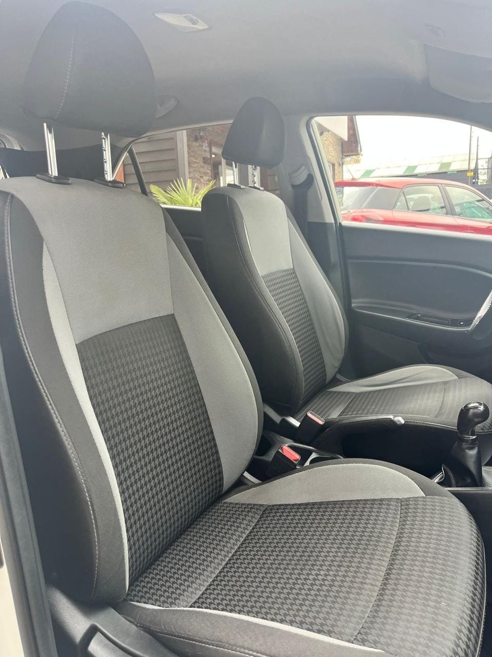 Hyundai I20 — foto 18 de 19