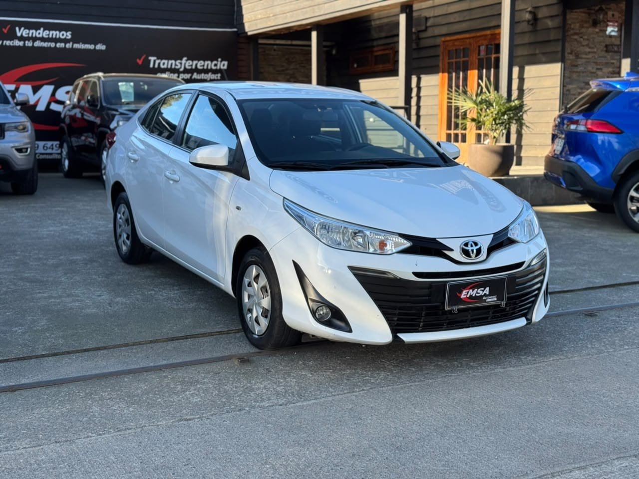 Toyota Yaris — foto 3 de 18