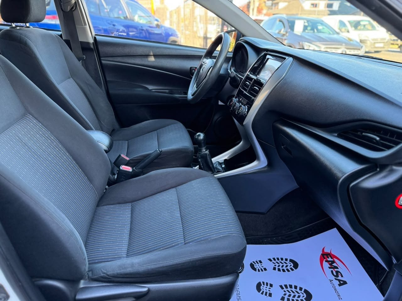 Toyota Yaris — foto 14 de 18
