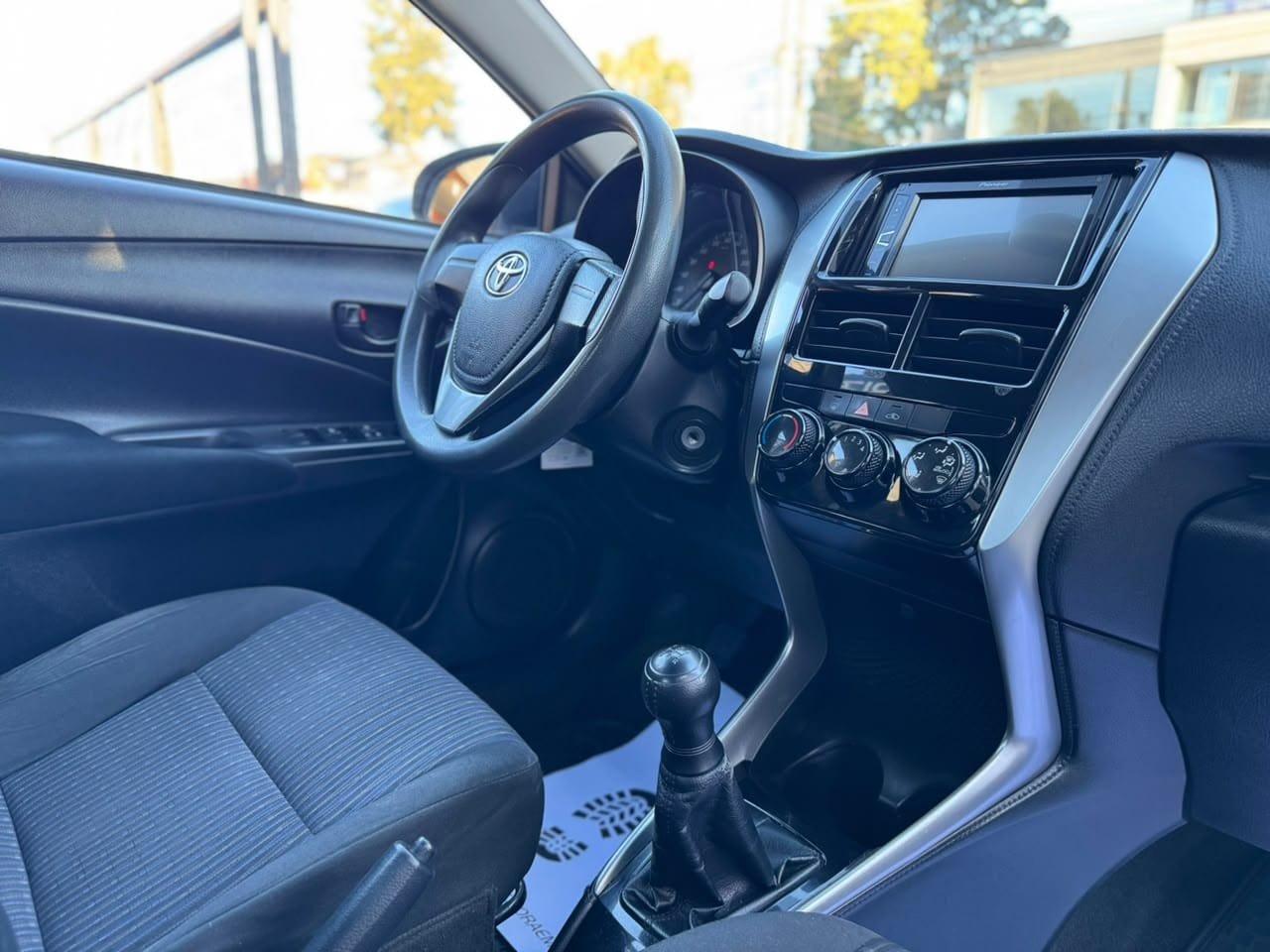 Toyota Yaris — foto 15 de 18