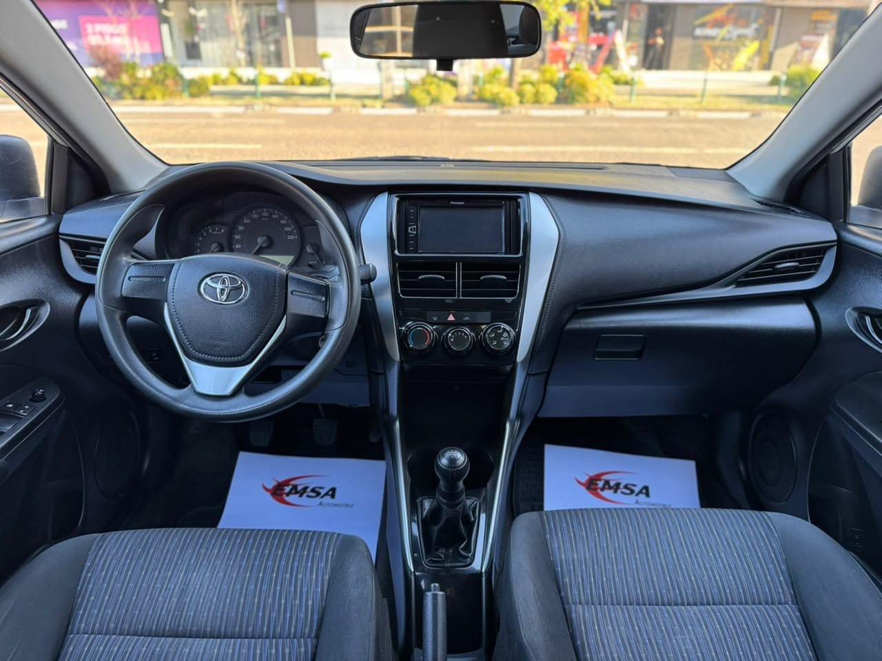 Toyota Yaris — foto 16 de 18