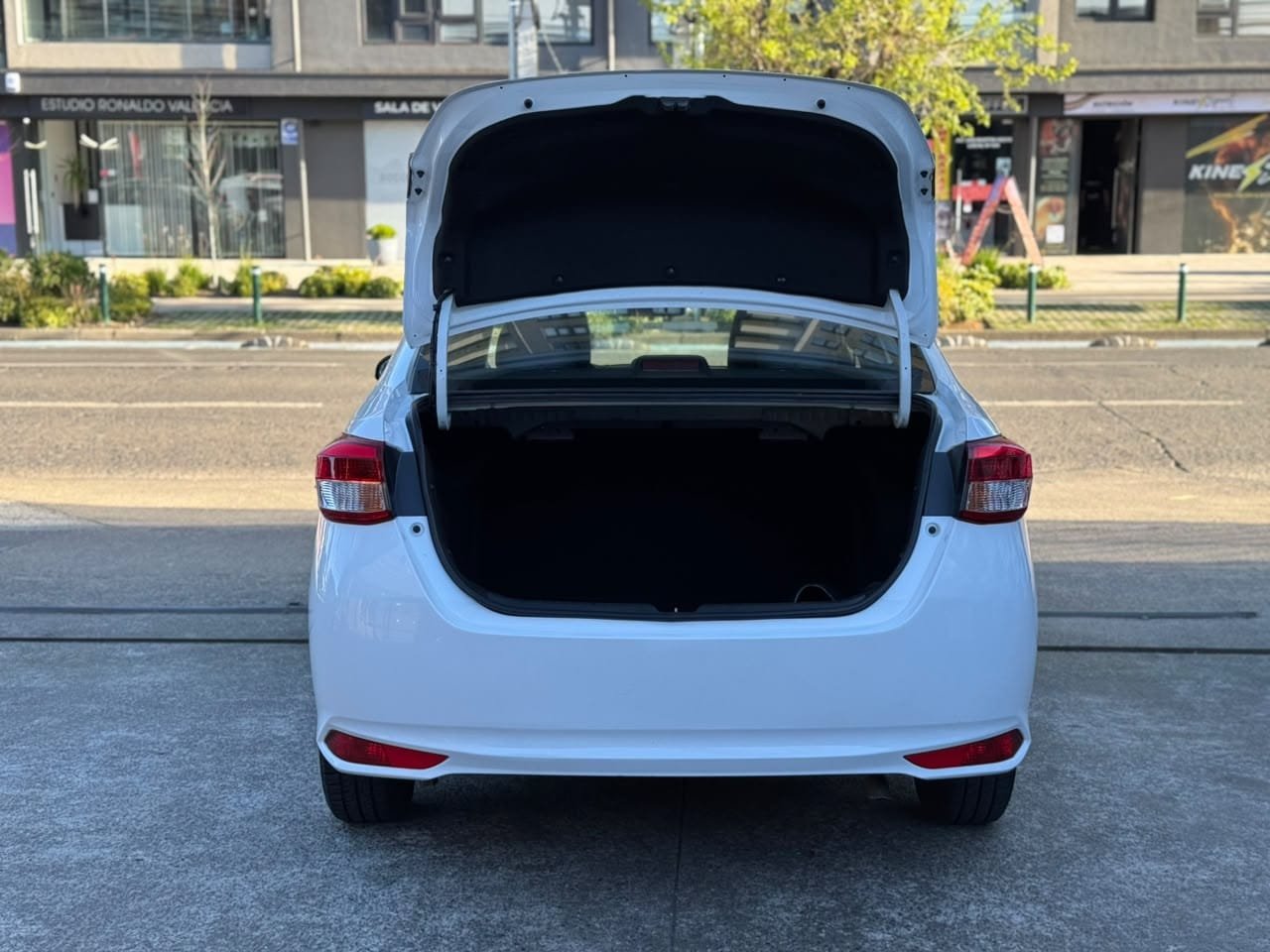 Toyota Yaris — foto 7 de 18