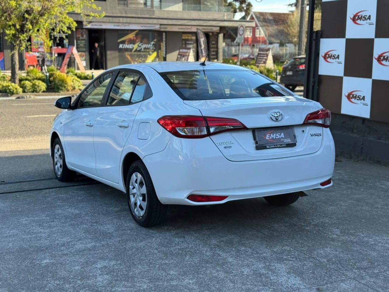 Toyota Yaris — foto 6 de 18