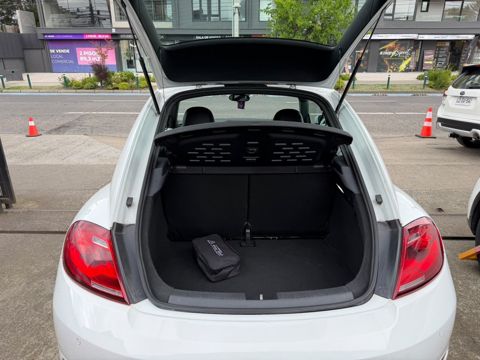 Volkswagen Beettle — foto 6 de 14