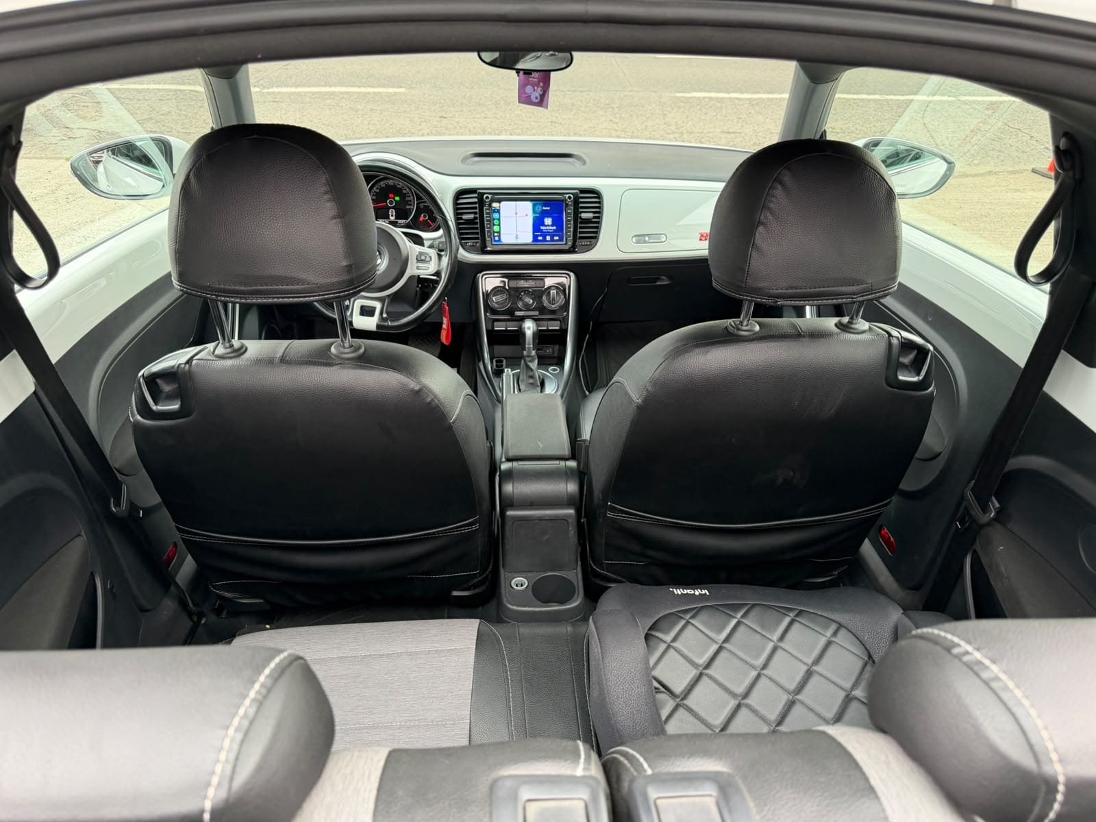 Volkswagen Beettle — foto 8 de 14