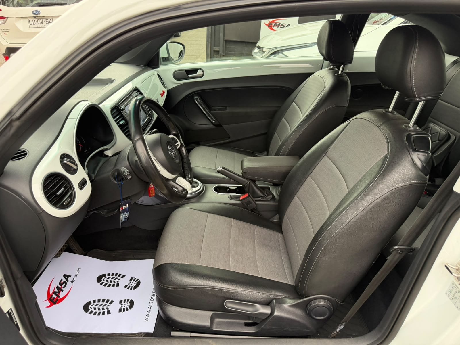 Volkswagen Beettle — foto 9 de 14