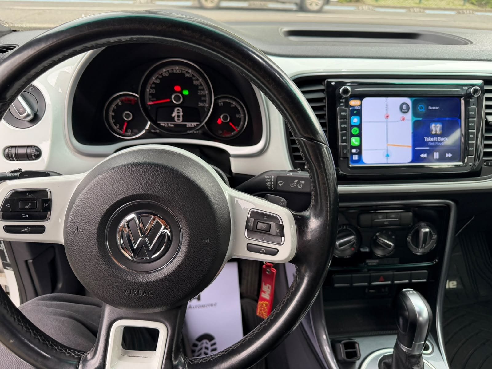 Volkswagen Beettle — foto 10 de 14