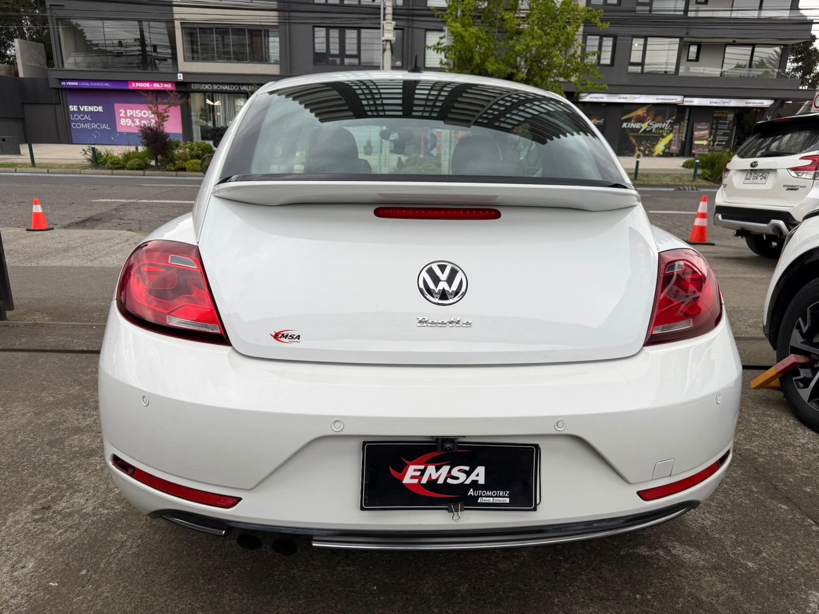 Volkswagen Beettle — foto 5 de 14