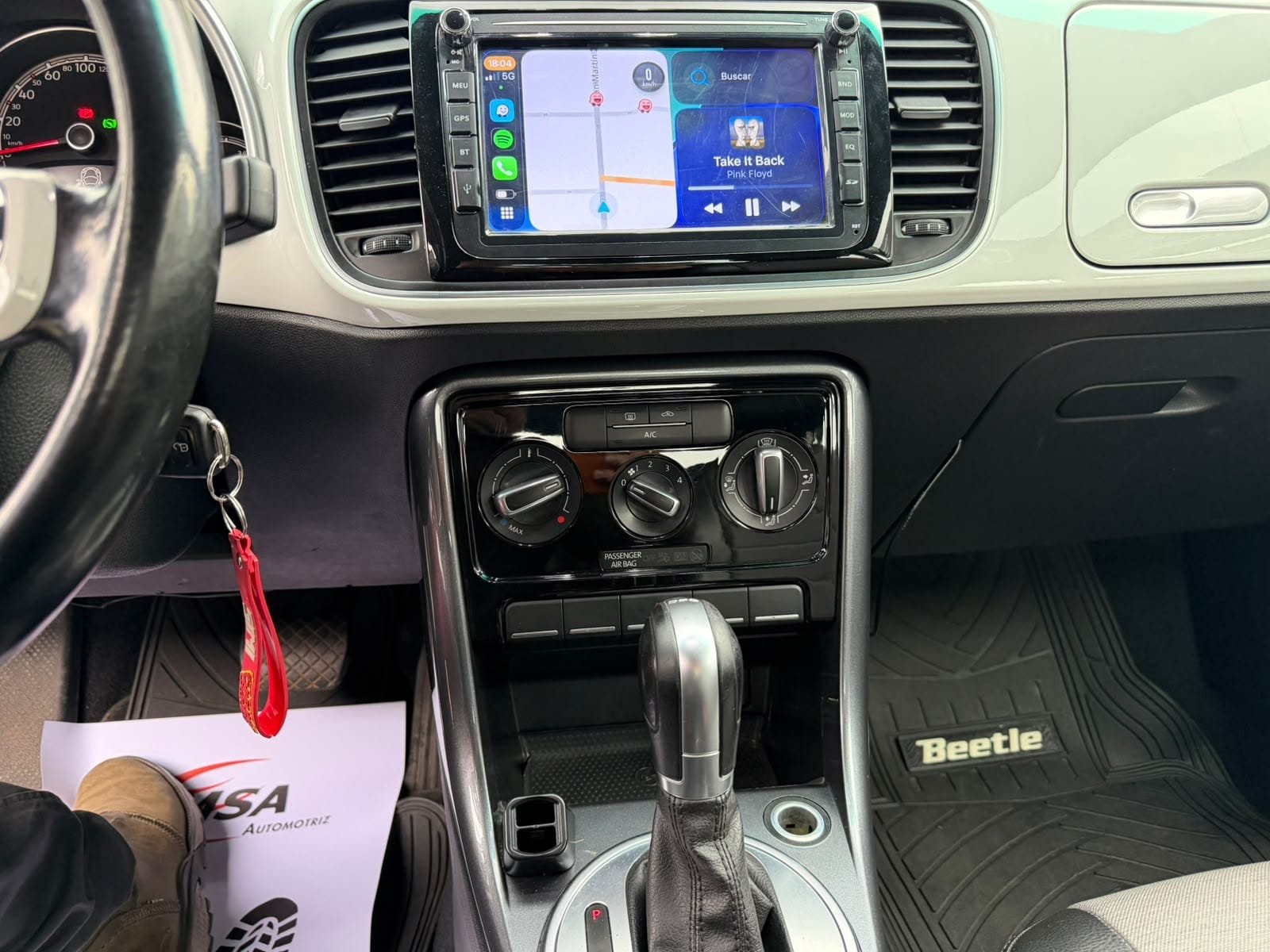 Volkswagen Beettle — foto 11 de 14
